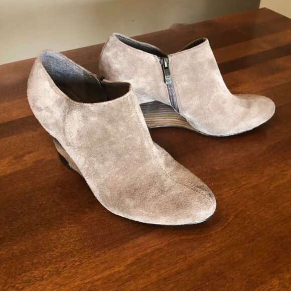 Cute Vince Camuto Suede Sand Colour Block Wedge Ankle-Boot Shoe - Picture 2 of 12